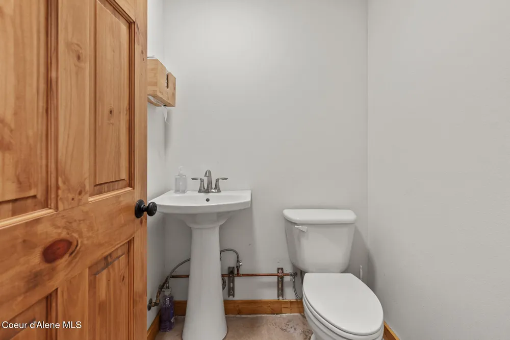 672 Hopkins Road Sandpoint, ID 83864