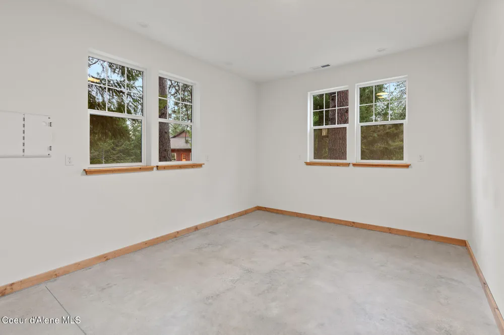672 Hopkins Road Sandpoint, ID 83864