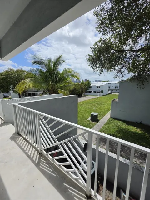 1990 NW 4th Ct #7