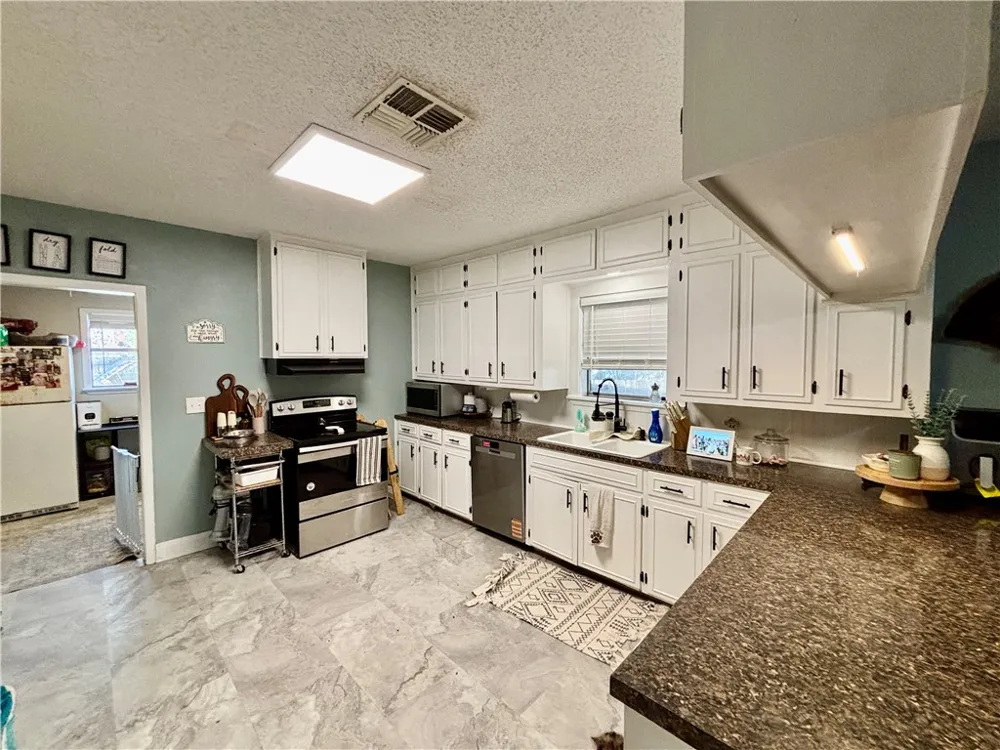 633 Tutt Avenue Taft, TX 78390