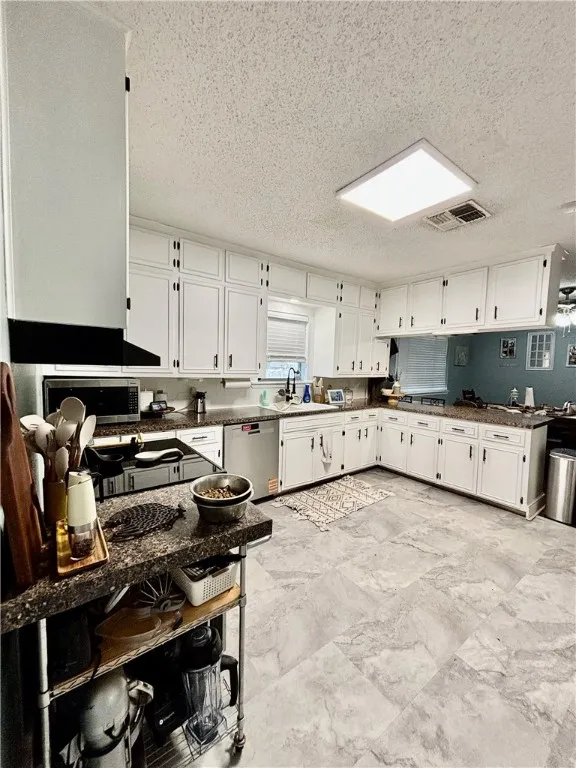 633 Tutt Avenue Taft, TX 78390