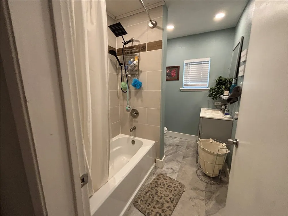 633 Tutt Avenue Taft, TX 78390