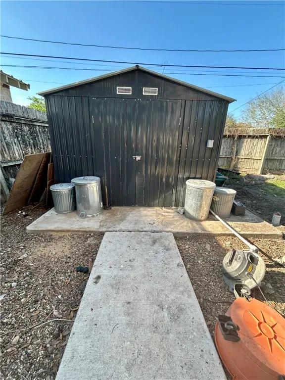 633 Tutt Avenue Taft, TX 78390