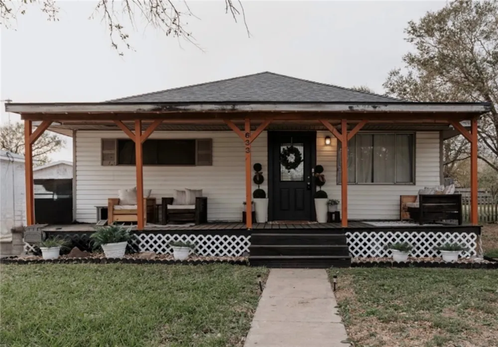 633 Tutt Avenue Taft, TX 78390