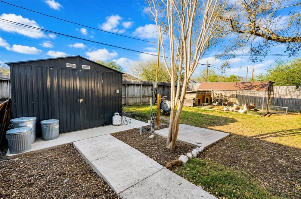 633 Tutt Avenue Taft, TX 78390