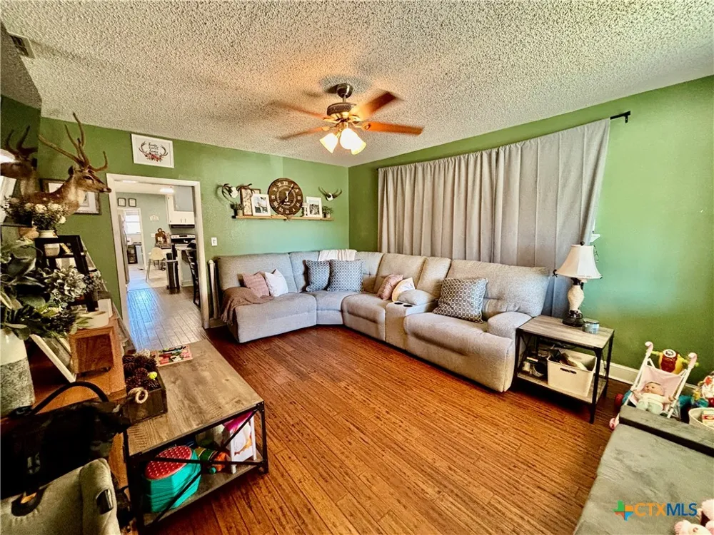 633 Tutt Avenue Taft, TX 78390