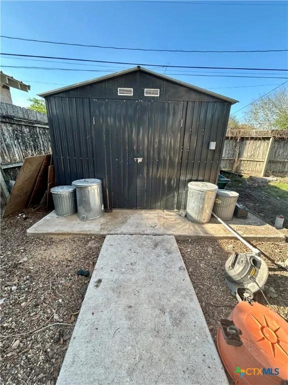 633 Tutt Avenue Taft, TX 78390