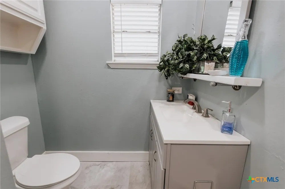 633 Tutt Avenue Taft, TX 78390