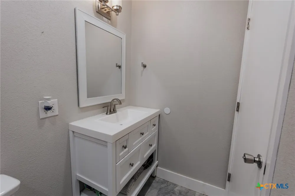 633 Tutt Avenue Taft, TX 78390