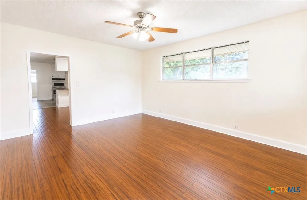 633 Tutt Avenue Taft, TX 78390