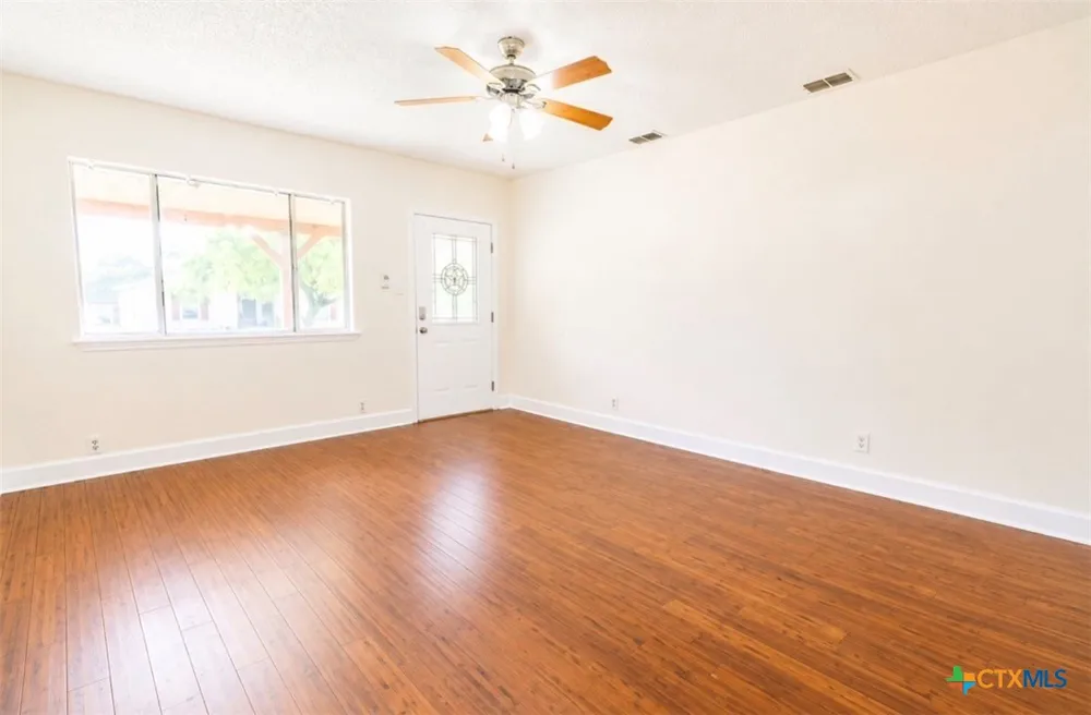 633 Tutt Avenue Taft, TX 78390