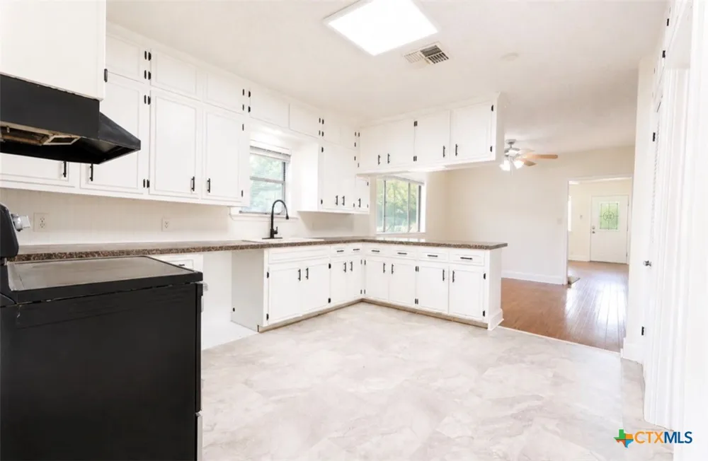 633 Tutt Avenue Taft, TX 78390