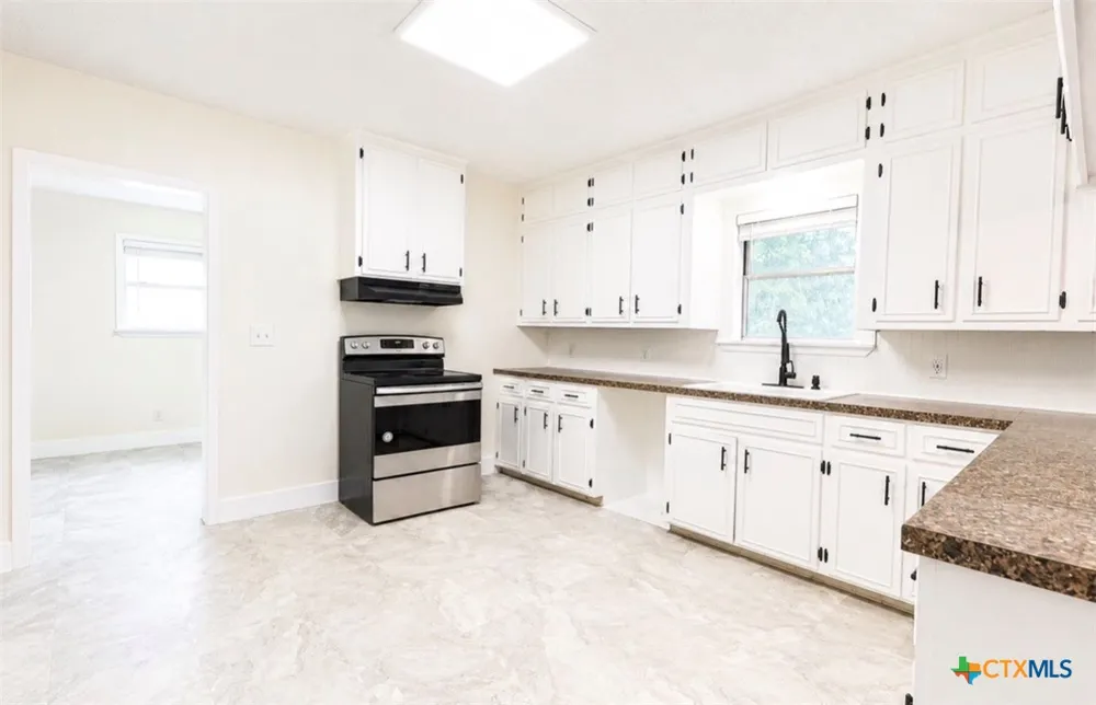 633 Tutt Avenue Taft, TX 78390