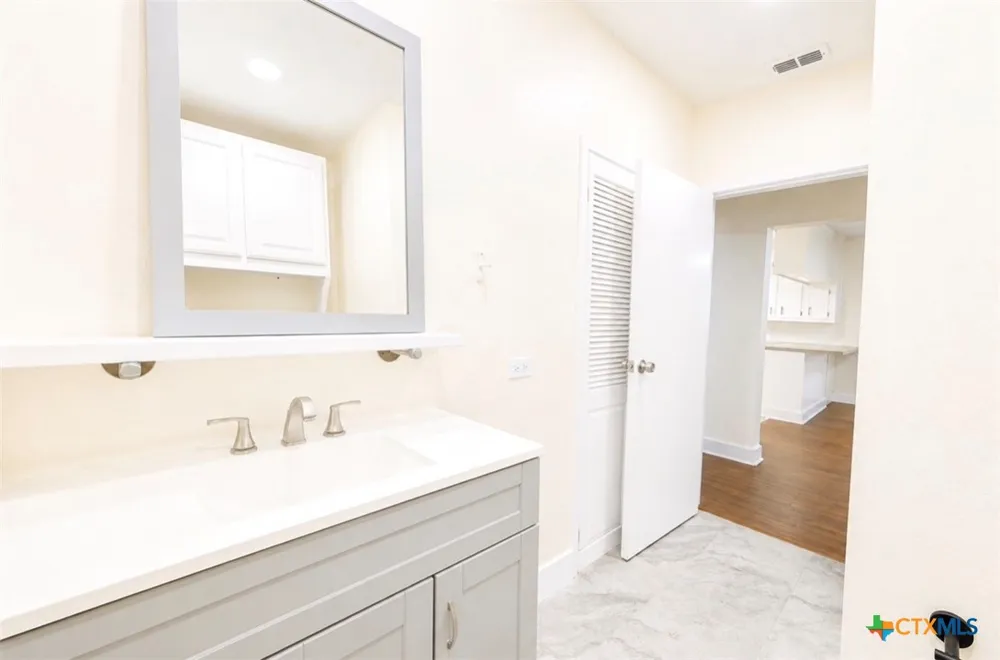 633 Tutt Avenue Taft, TX 78390