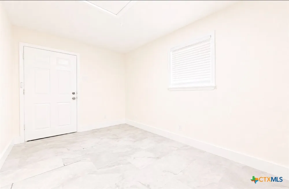 633 Tutt Avenue Taft, TX 78390