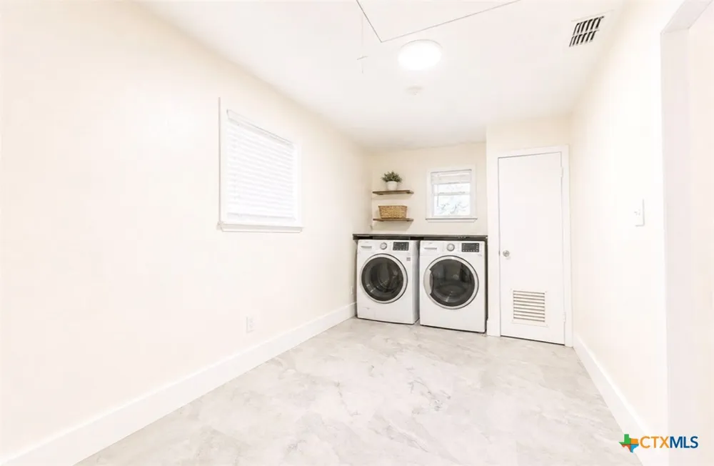 633 Tutt Avenue Taft, TX 78390