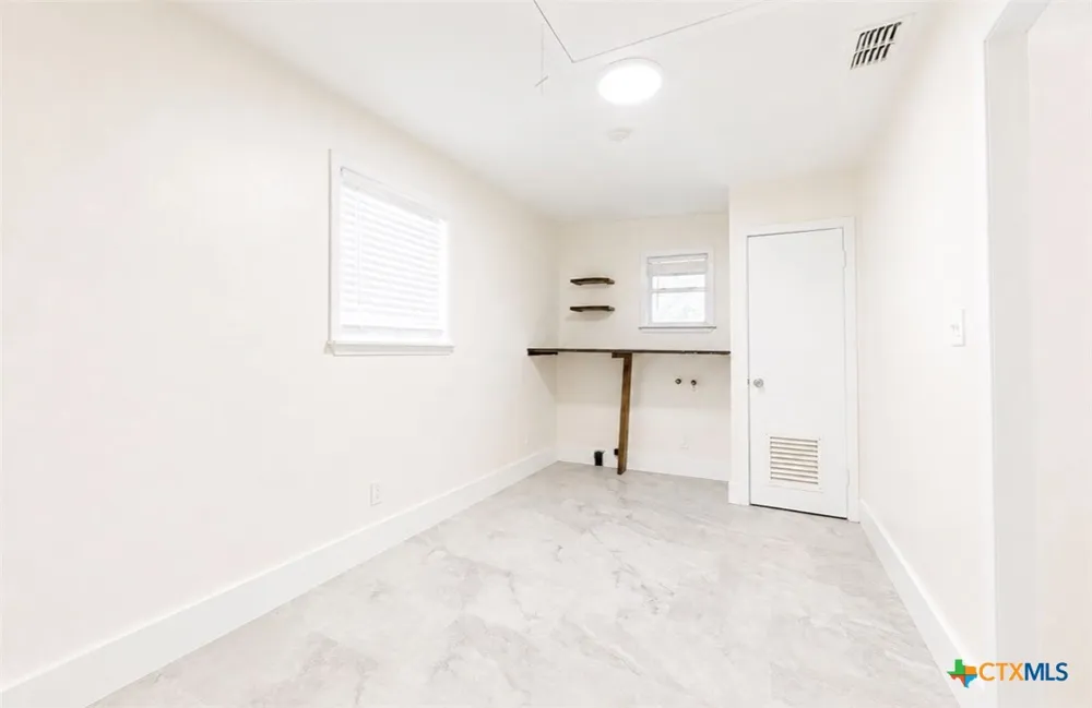 633 Tutt Avenue Taft, TX 78390