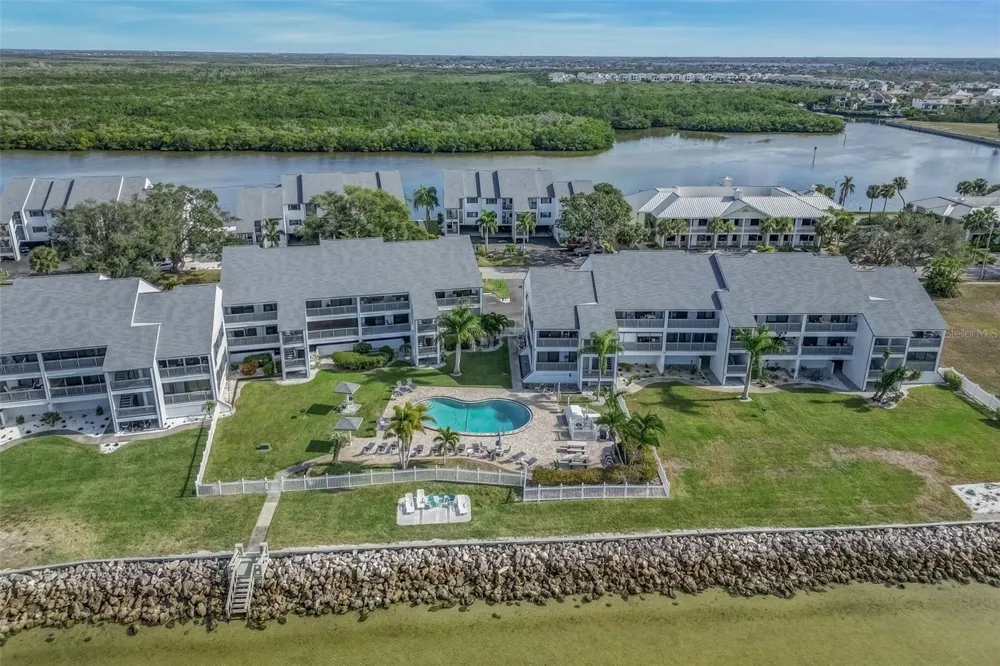 803 BAHIA DEL SOL DRIVE #B Ruskin, FL 33570