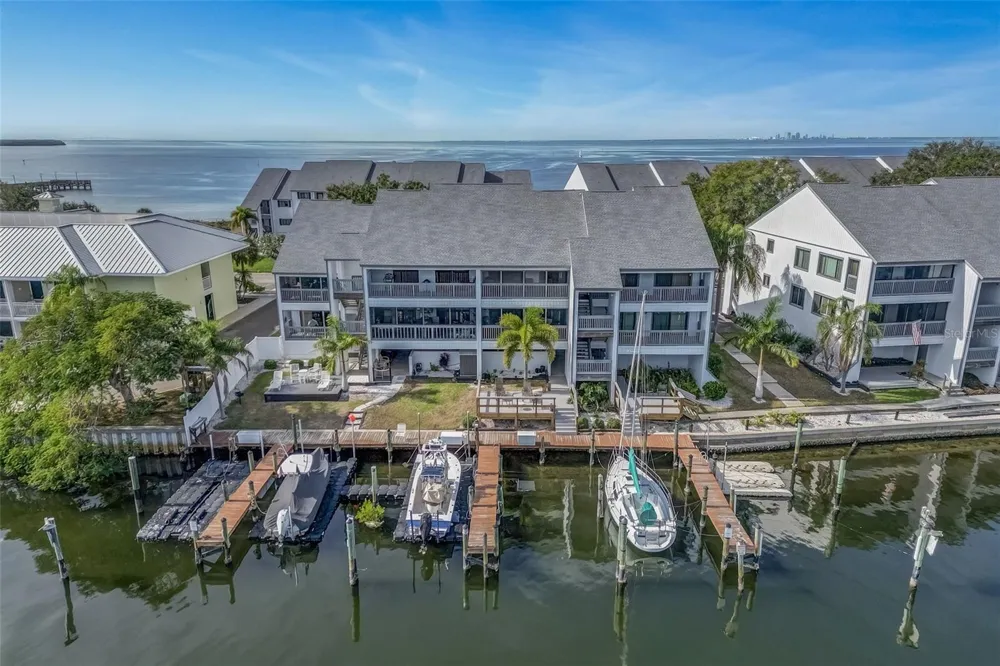 803 BAHIA DEL SOL DRIVE #B Ruskin, FL 33570