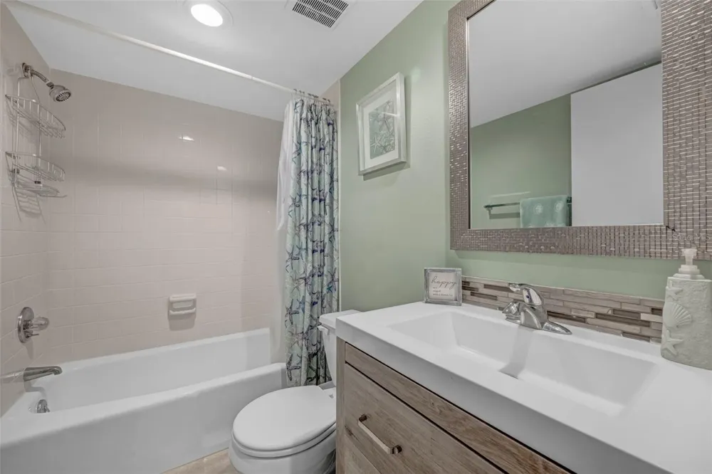 803 BAHIA DEL SOL DRIVE #B Ruskin, FL 33570