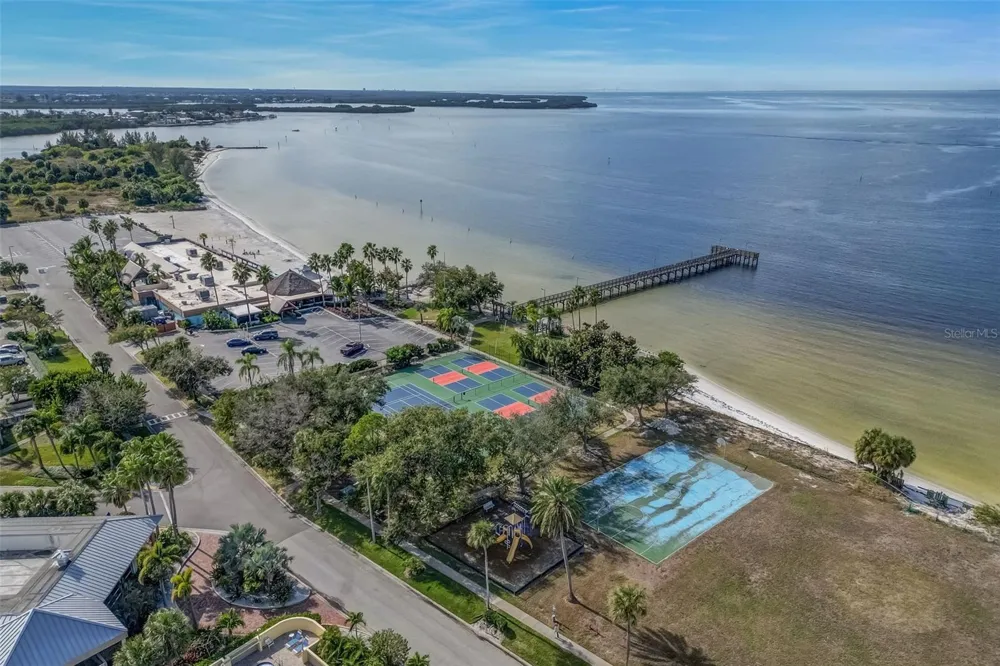 803 BAHIA DEL SOL DRIVE #B Ruskin, FL 33570