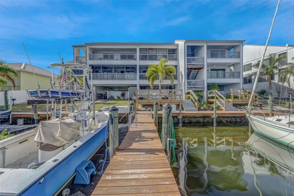 803 BAHIA DEL SOL DRIVE #B Ruskin, FL 33570