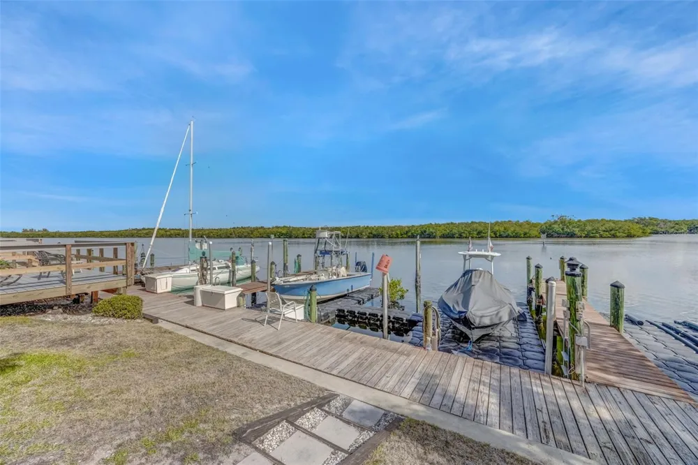 803 BAHIA DEL SOL DRIVE #B Ruskin, FL 33570