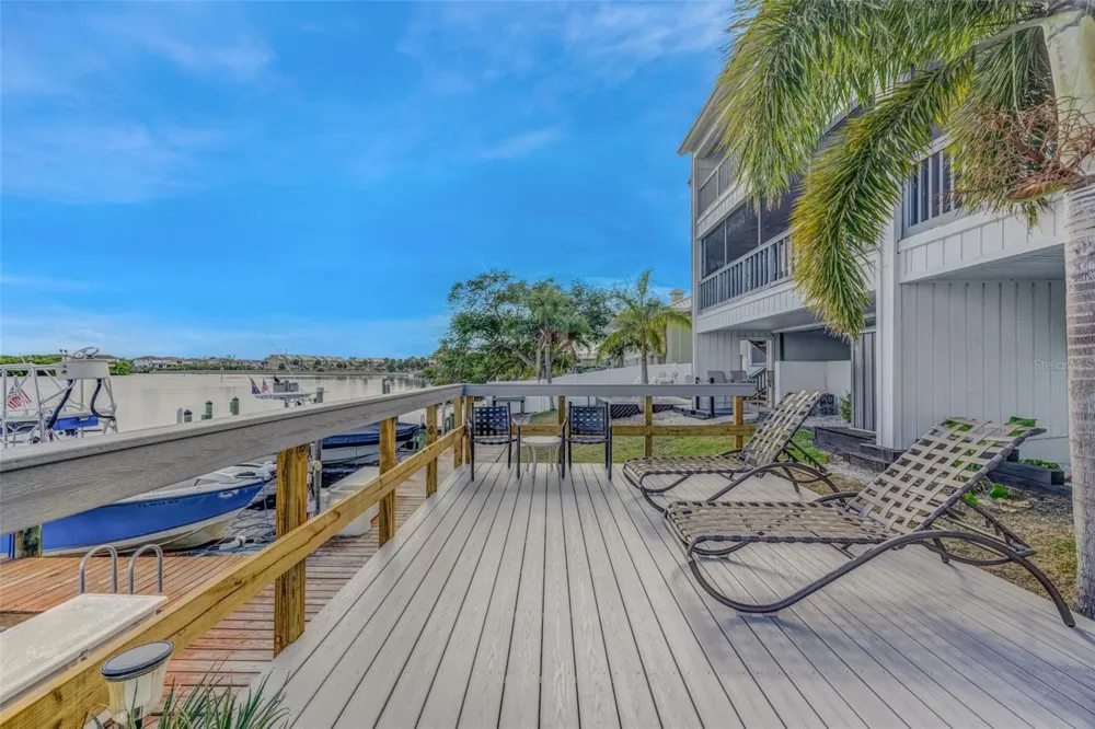 803 BAHIA DEL SOL DRIVE #B Ruskin, FL 33570