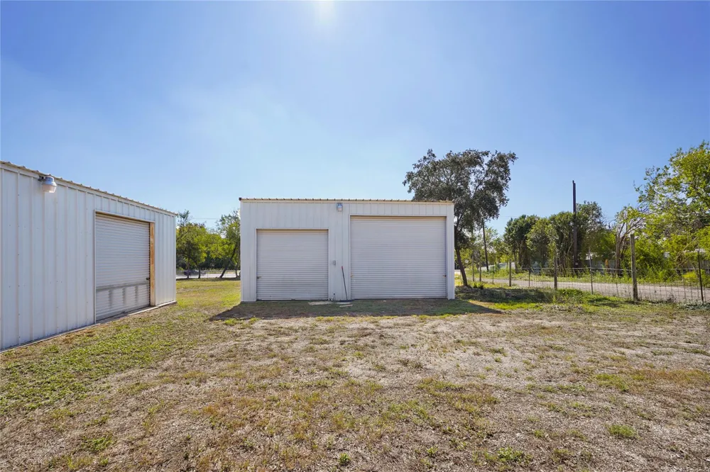 2111 Rigsby Avenue San Antonio, TX 78210