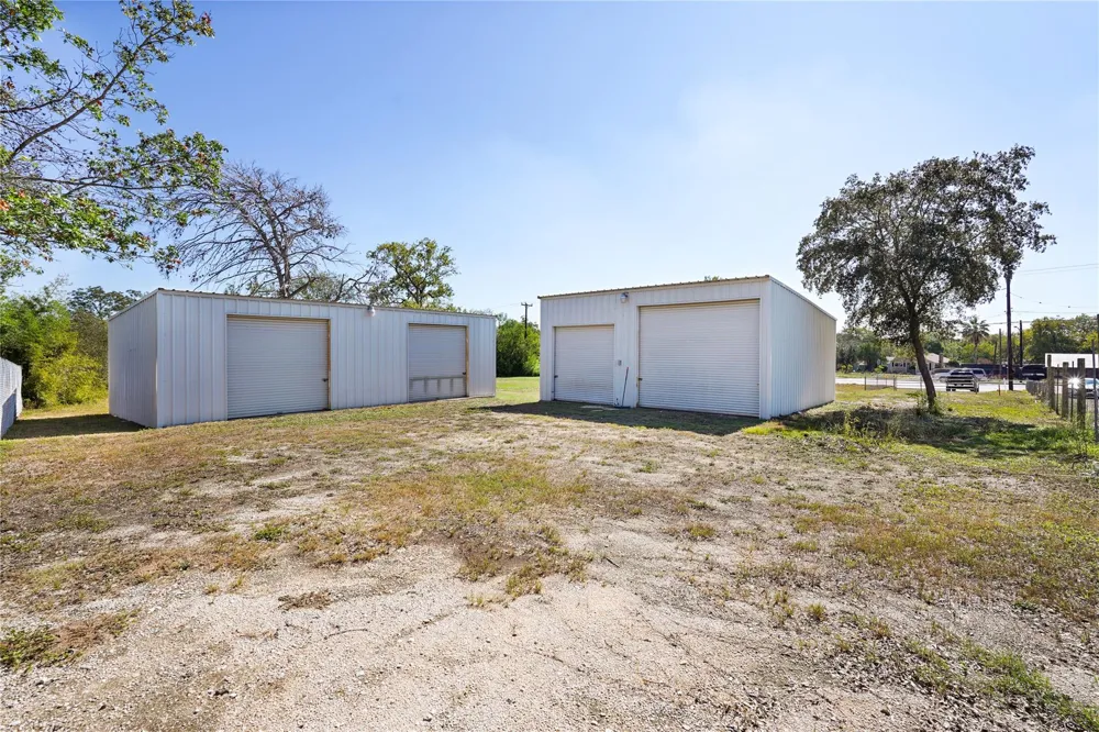2111 Rigsby Avenue San Antonio, TX 78210