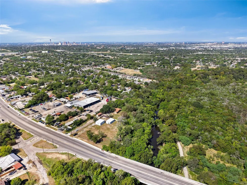 2111 Rigsby Avenue San Antonio, TX 78210