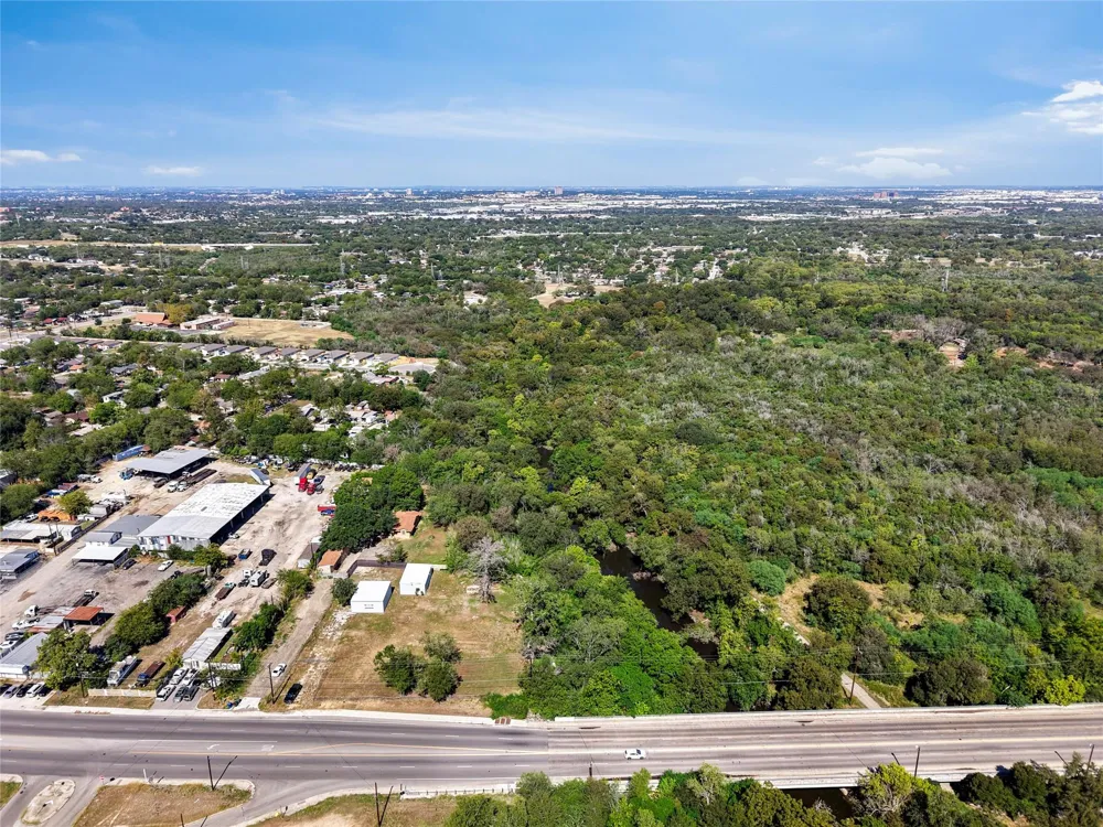 2111 Rigsby Avenue San Antonio, TX 78210