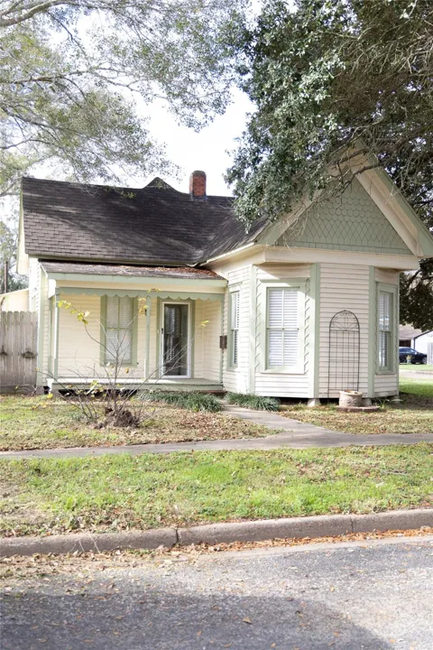 402 Alamo Street