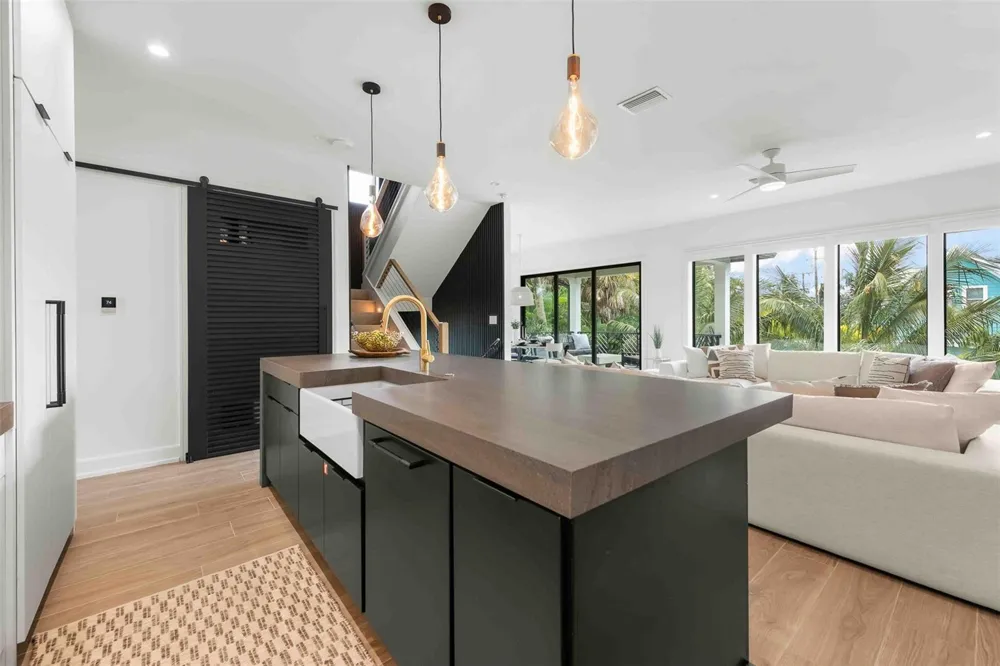 5612 GUAVA STREET Holmes Beach, FL 34217