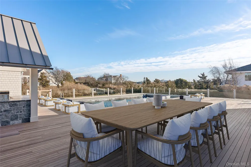 32 Quogo Neck Lane Quogue, NY 11959