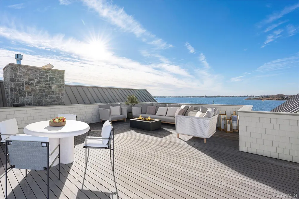 32 Quogo Neck Lane Quogue, NY 11959