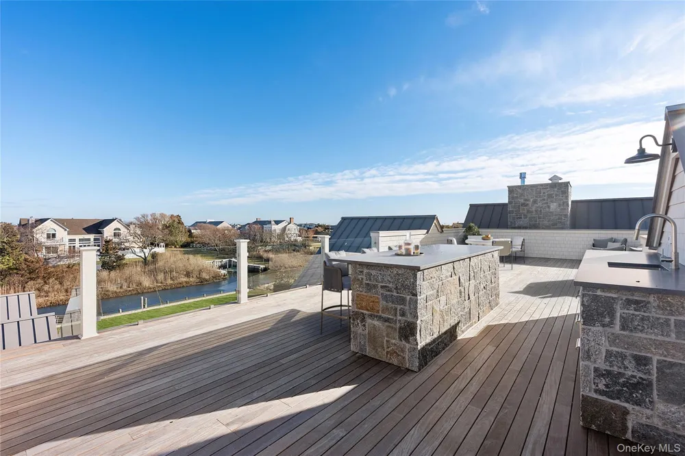 32 Quogo Neck Lane Quogue, NY 11959