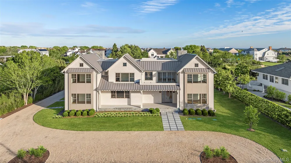 32 Quogo Neck Lane Quogue, NY 11959