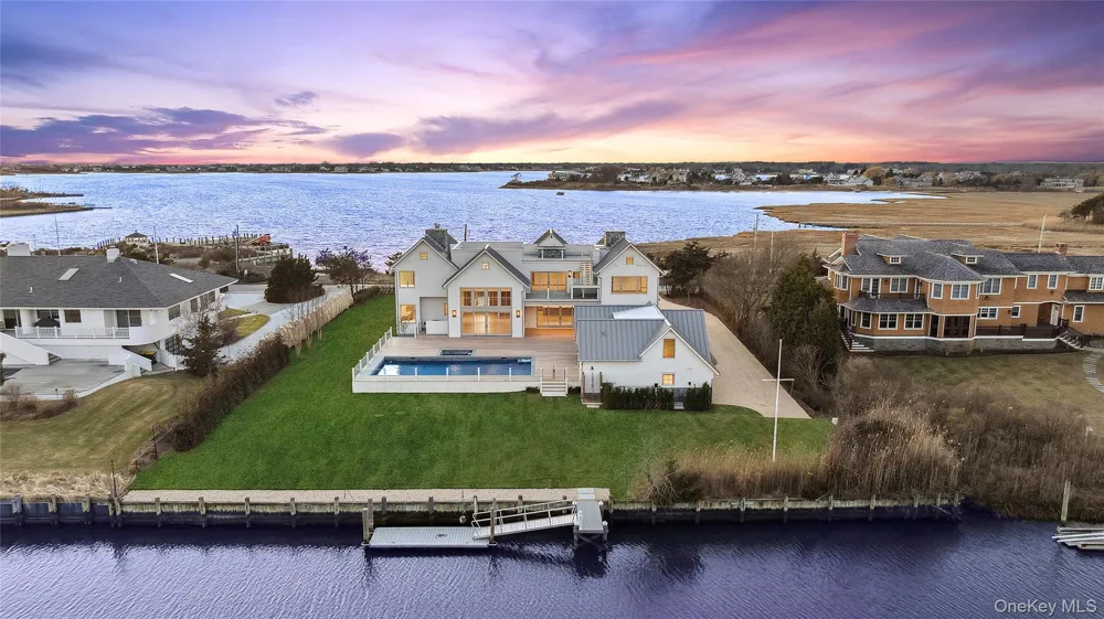 32 Quogo Neck Lane Quogue, NY 11959