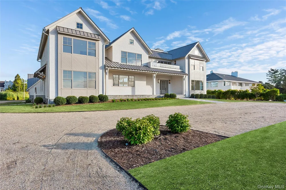 32 Quogo Neck Lane Quogue, NY 11959