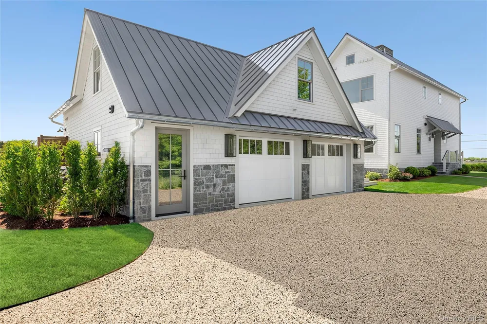 32 Quogo Neck Lane Quogue, NY 11959