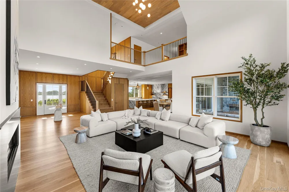32 Quogo Neck Lane Quogue, NY 11959