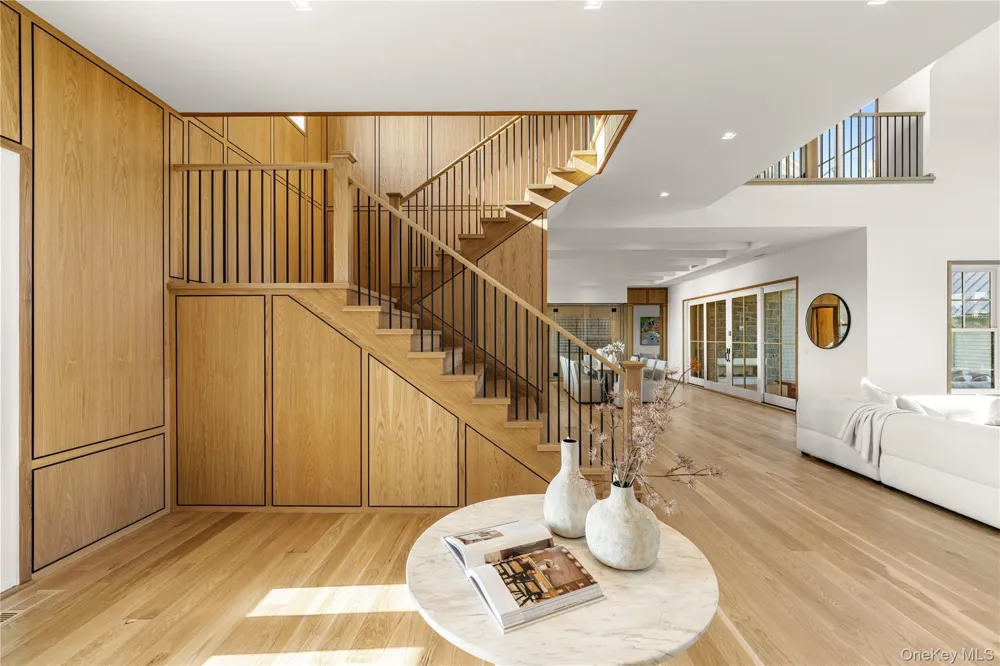 32 Quogo Neck Lane Quogue, NY 11959