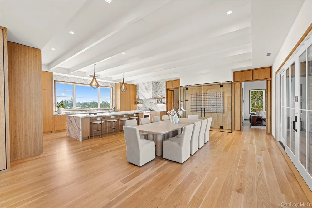 32 Quogo Neck Lane Quogue, NY 11959