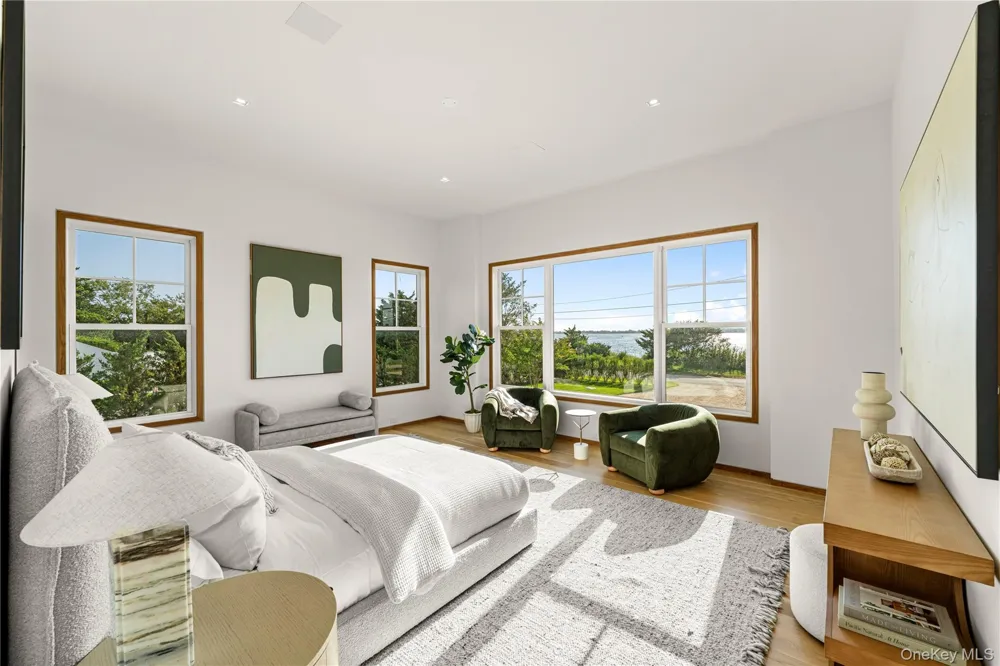32 Quogo Neck Lane Quogue, NY 11959