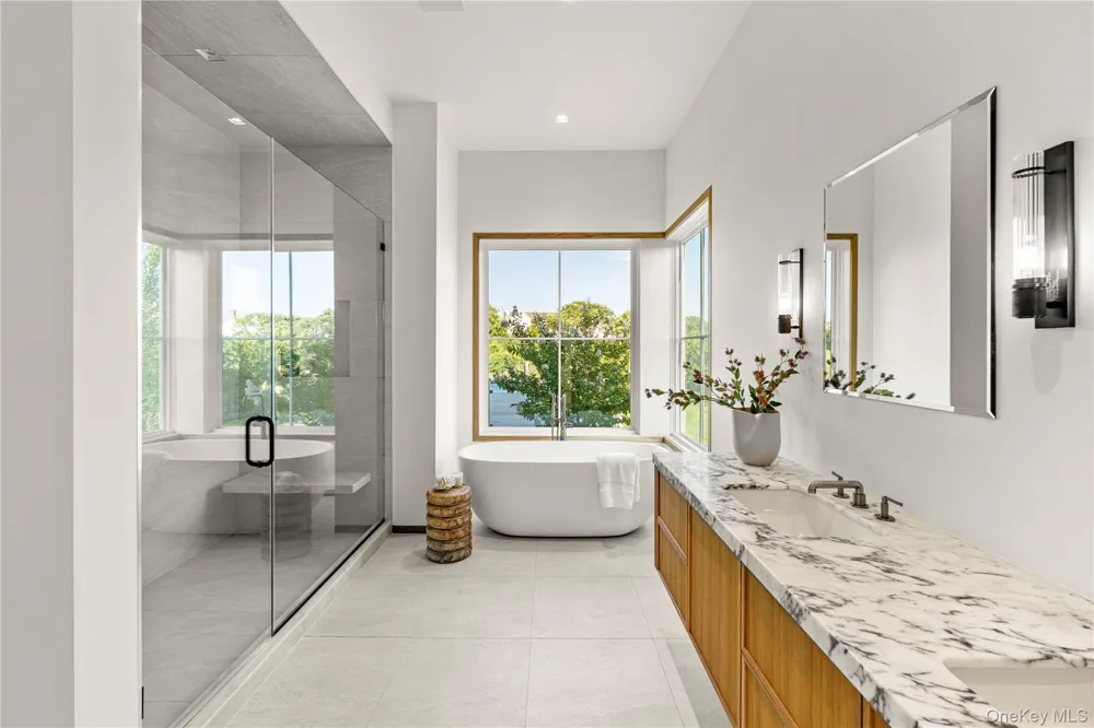 32 Quogo Neck Lane Quogue, NY 11959