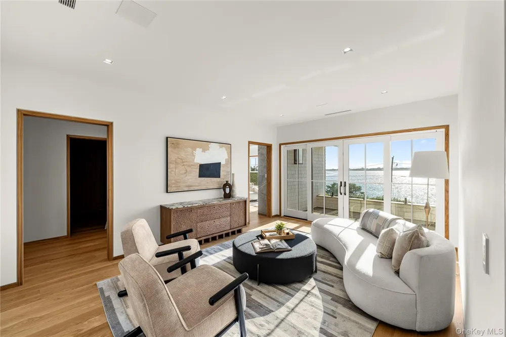 32 Quogo Neck Lane Quogue, NY 11959