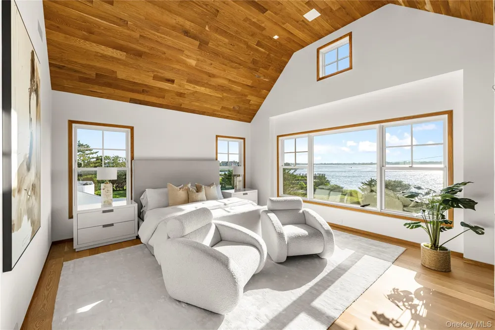 32 Quogo Neck Lane Quogue, NY 11959