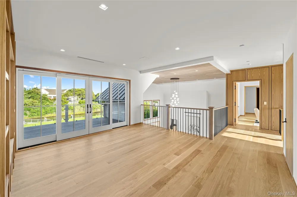 32 Quogo Neck Lane Quogue, NY 11959