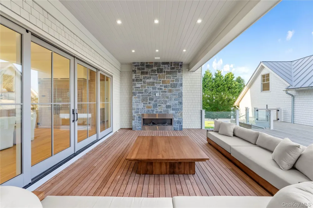 32 Quogo Neck Lane Quogue, NY 11959